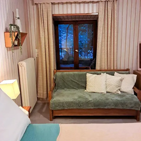 El-mi's Little House In