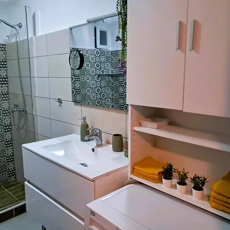 El-mi's Little House In Apartment *